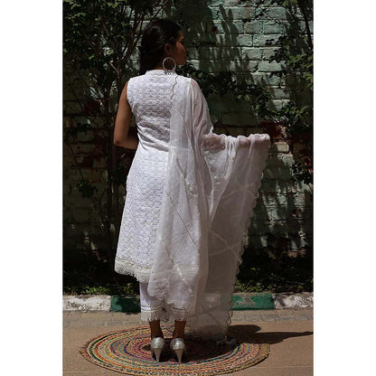 Saatvikei Kesar - Ivory Sleeveless Kurta with Pant and Dupatta (Set of 3)