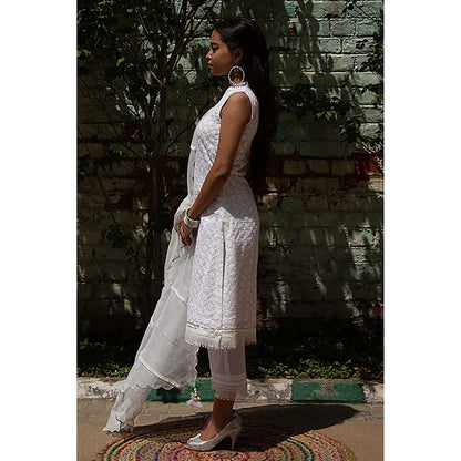 Saatvikei Kesar - Ivory Sleeveless Kurta with Pant and Dupatta (Set of 3)