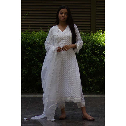 Saatvikei Kesar - Ivory Kurta with Pant and Dupatta (Set of 3)