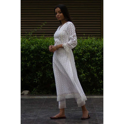Saatvikei Kesar - Ivory Kurta with Pant and Dupatta (Set of 3)