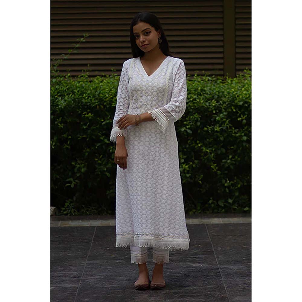 Saatvikei Kesar - Ivory Kurta with Pant and Dupatta (Set of 3)