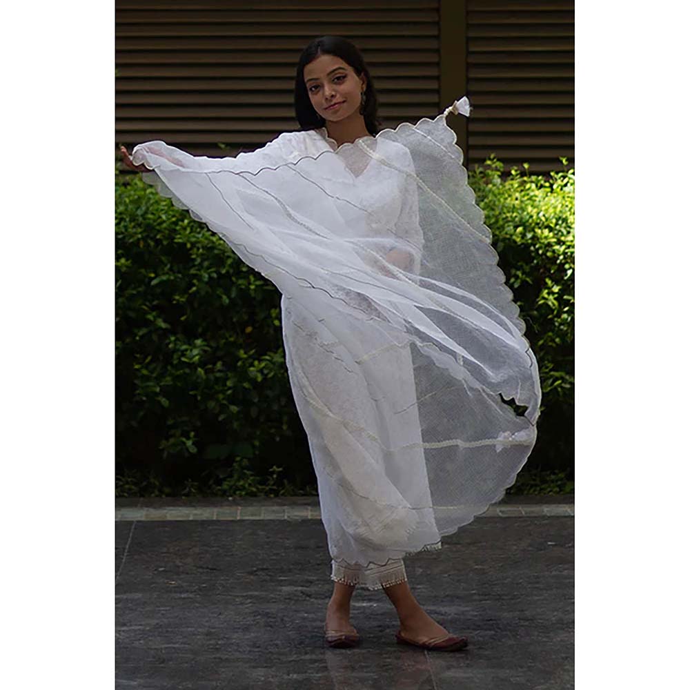 Saatvikei Kesar - Ivory Kurta with Pant and Dupatta (Set of 3)