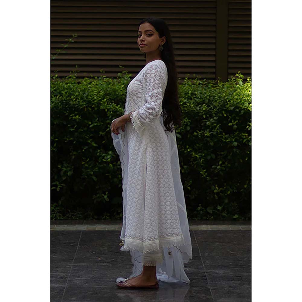 Saatvikei Kesar - Ivory Kurta with Pant and Dupatta (Set of 3)