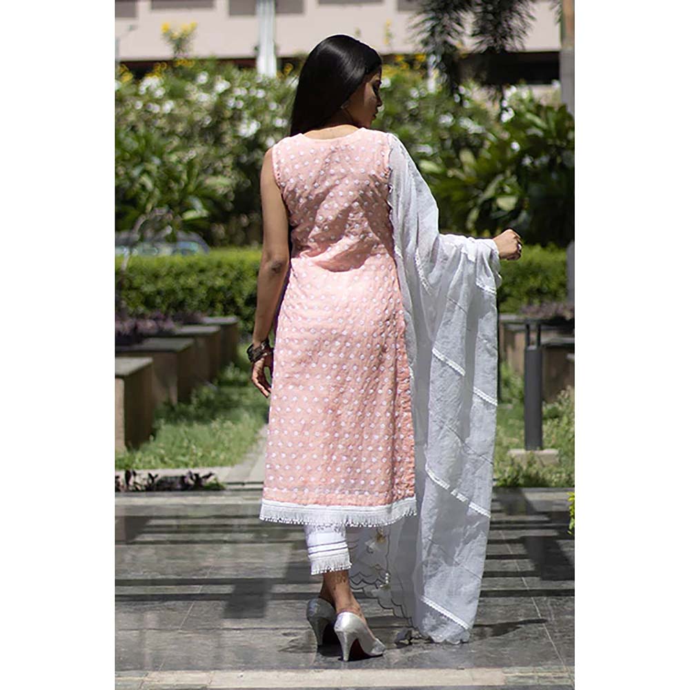 Saatvikei Kesar - Peach Sleeveless Kurta with Pant and Dupatta (Set of 3)