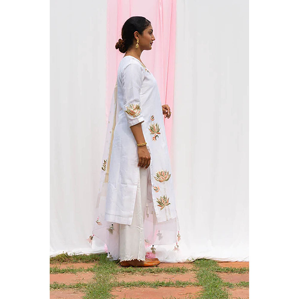 Saatvikei Lotus - Ivory Kurta with Pant and Dupatta (Set of 3)