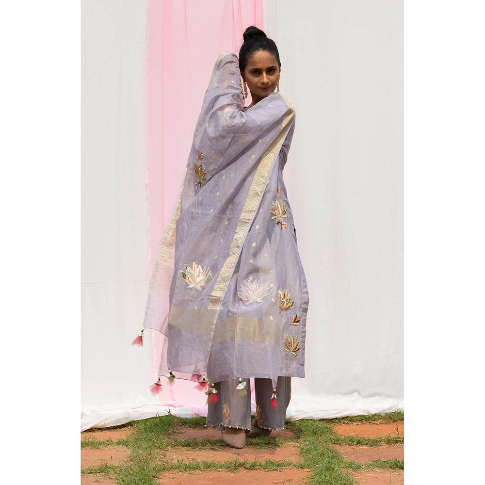 Saatvikei Lotus - Light Grey Kurta with Pant and Dupatta (Set of 3)