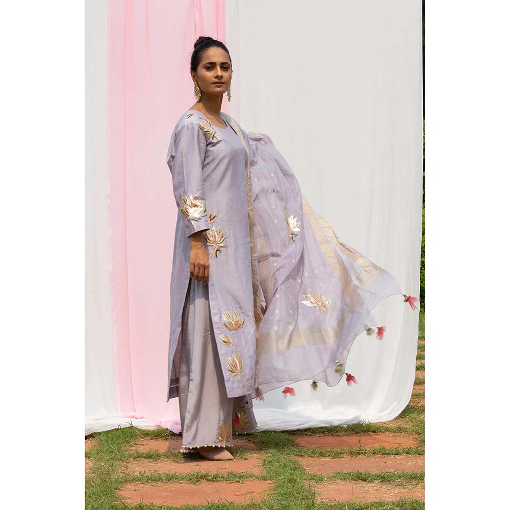 Saatvikei Lotus - Light Grey Kurta with Pant and Dupatta (Set of 3)