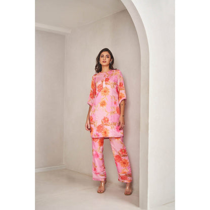 SAMMOHI BY MOKSHA & HIRAL Pink Kurta with Pant (Set of 2)