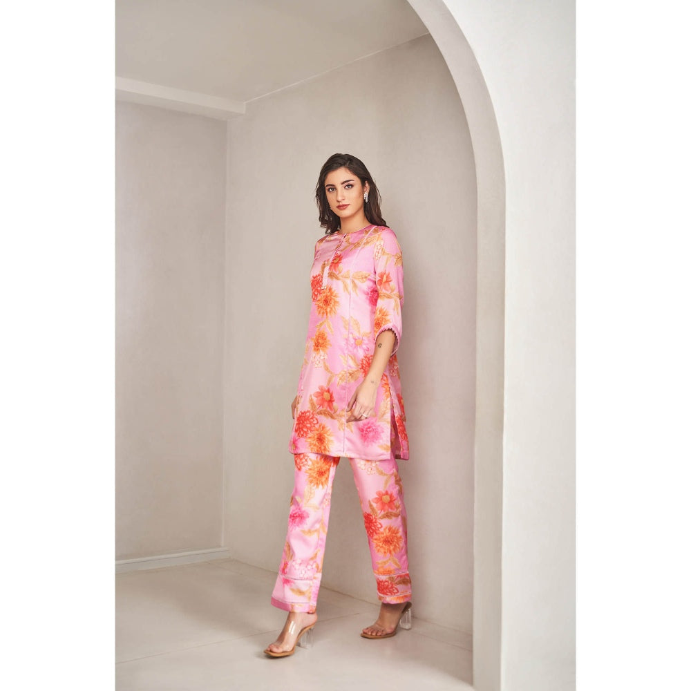 SAMMOHI BY MOKSHA & HIRAL Pink Kurta with Pant (Set of 2)