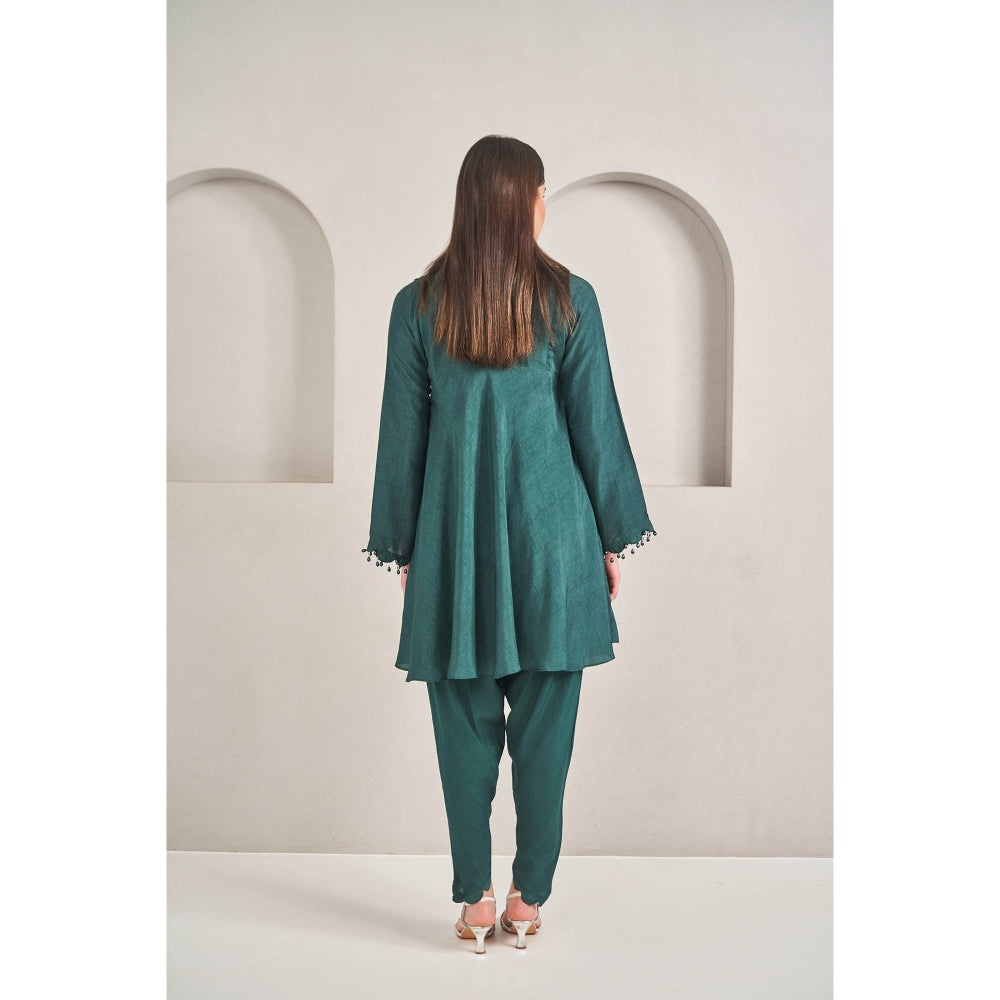 SAMMOHI BY MOKSHA & HIRAL Emerald Green Tulip Dhoti with Kurta (Set of 2)