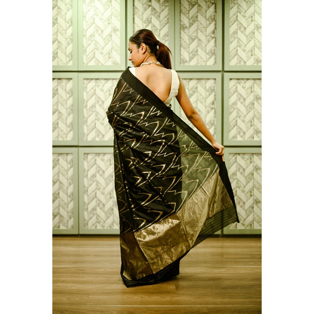 SARI KI ALMARI Black Pure Silk Handwoven Zig-Zag Saree with Unstitched Blouse