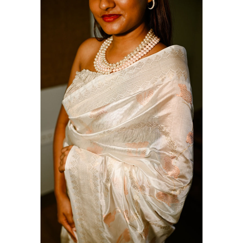 SARI KI ALMARI Off-White Silk Handwoven Rabbit Saree with Unstitched Blouse