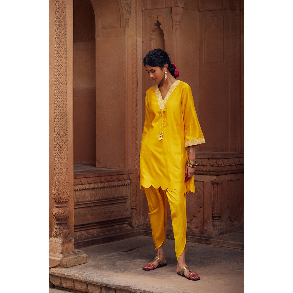 Seema Anand Dua Kurta with Dhoti (Set of 2)