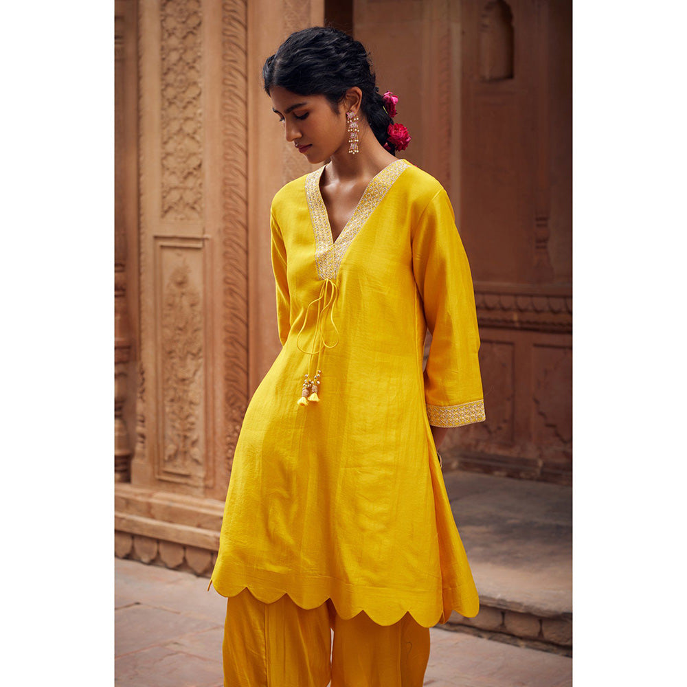 Seema Anand Dua Kurta with Dhoti (Set of 2)