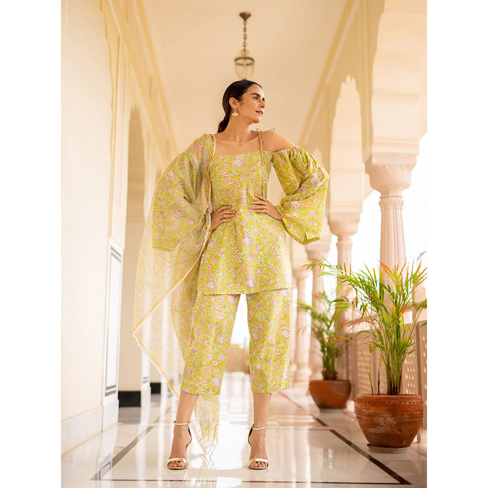 SHAAKHA Green Floral Printed Flared Sleeves Off Shoulder Kurta With Pant & Dupatta (Set of 3)