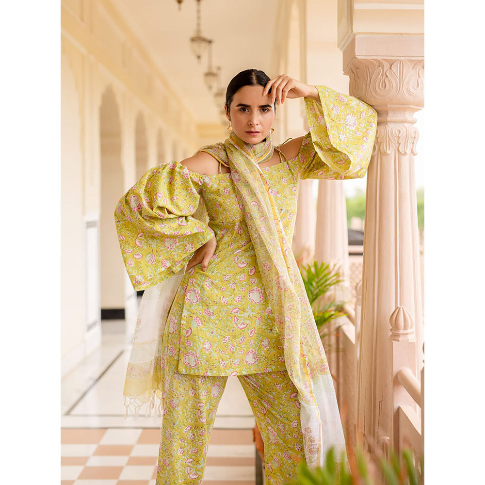 SHAAKHA Green Floral Printed Flared Sleeves Off Shoulder Kurta With Pant & Dupatta (Set of 3)