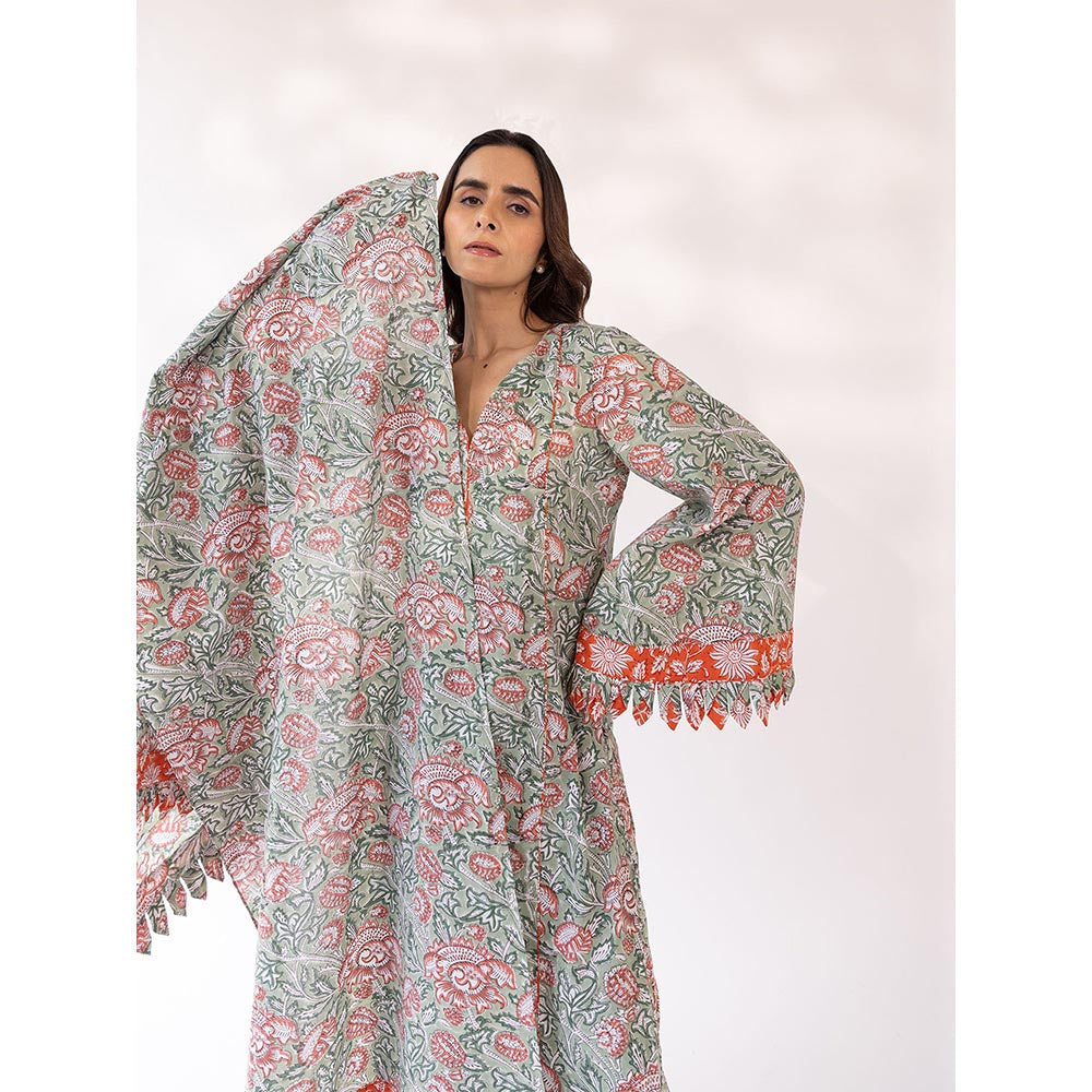 SHAAKHA Green Floral Printed Flared Sleeves V-Neck Kurta With Pant & Dupatta (Set of 3)