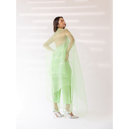 SHAAKHA Green Embroidered Sleeveless Halter Neck Kurta With Pant & Dupatta (Set of 3)