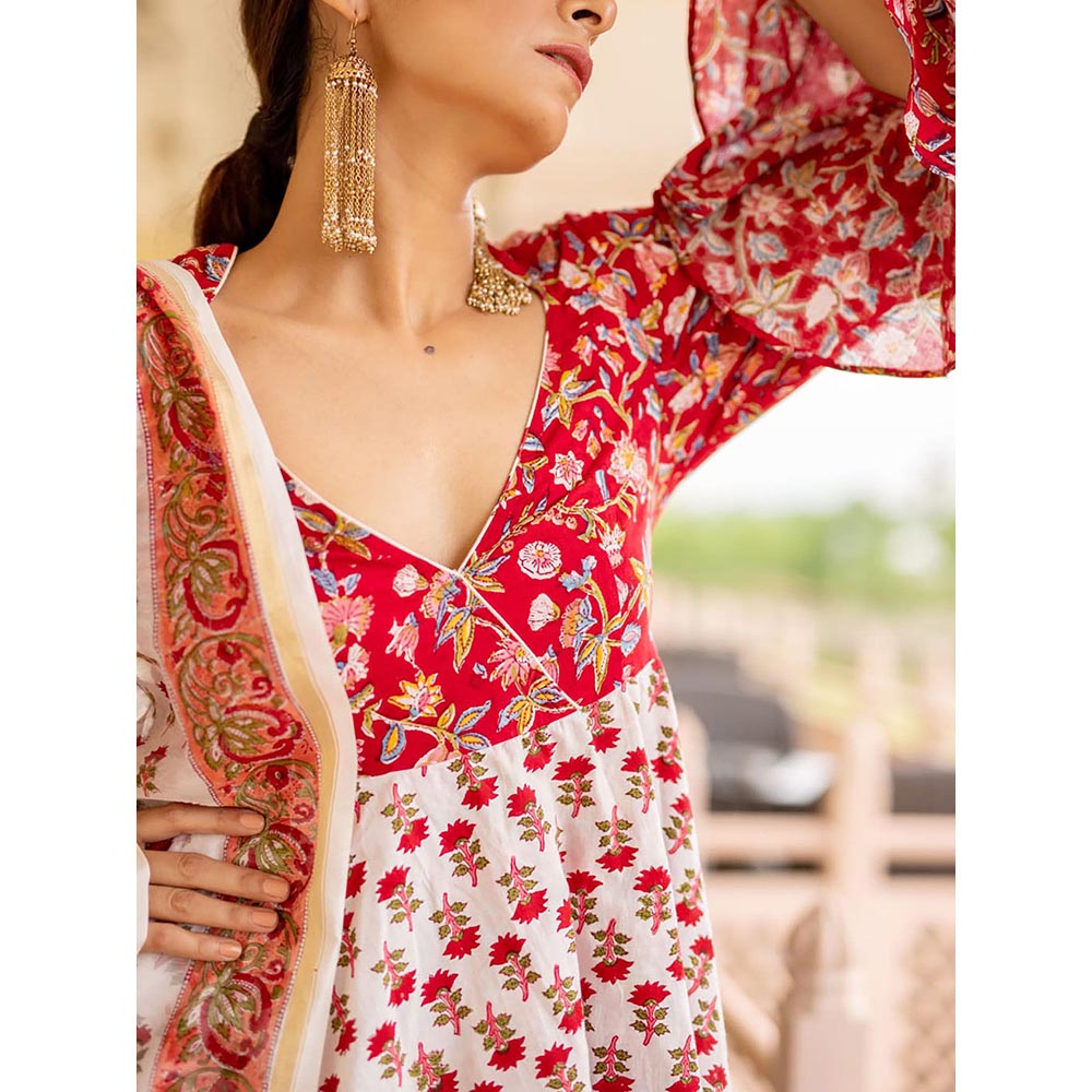 SHAAKHA Red Floral Printed Half Sleeves V-Neck Kurta With Sharara & Dupatta (Set of 3)