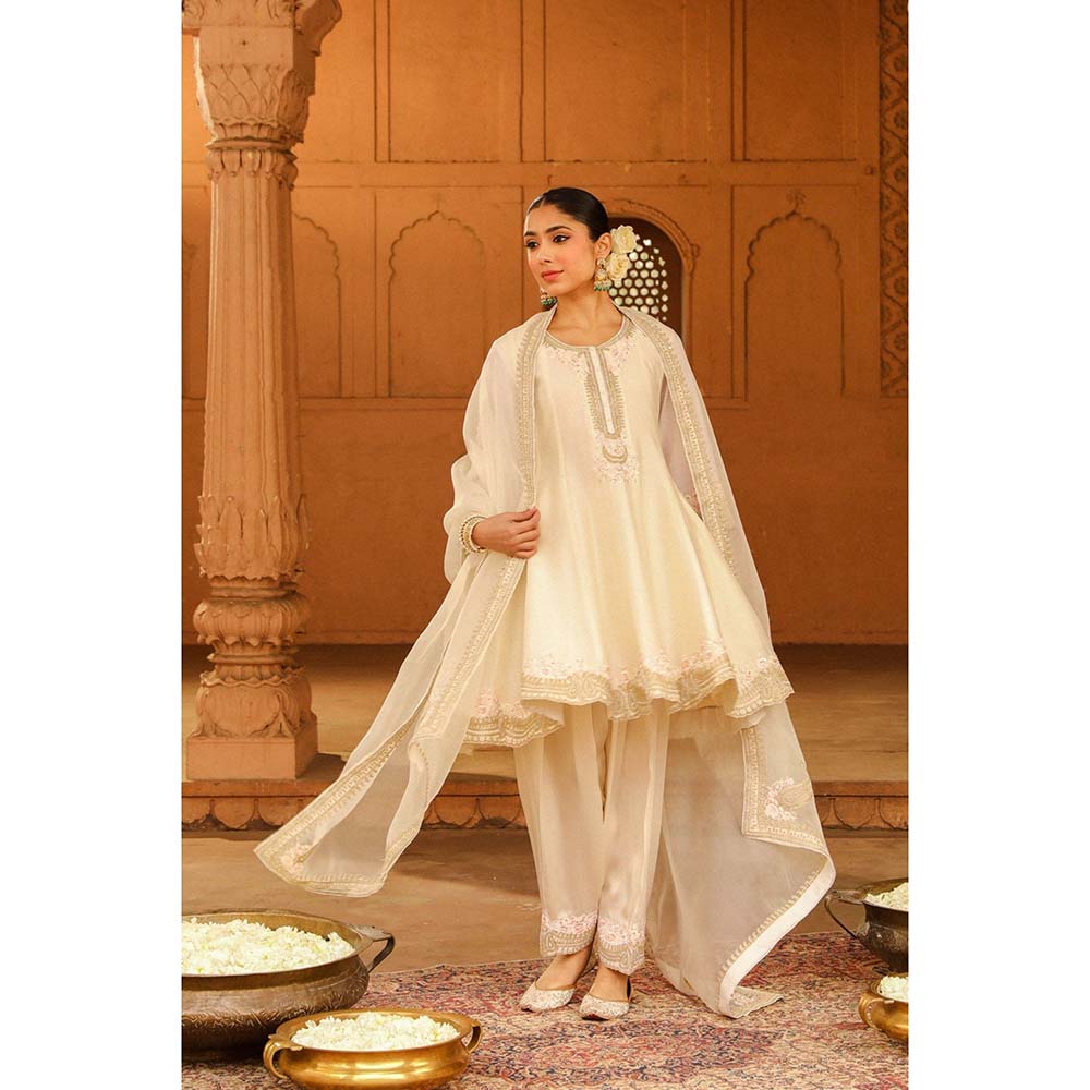 Sheetal Batra Ivory Short Kurta With Salwar And Dupatta (Set of 3)