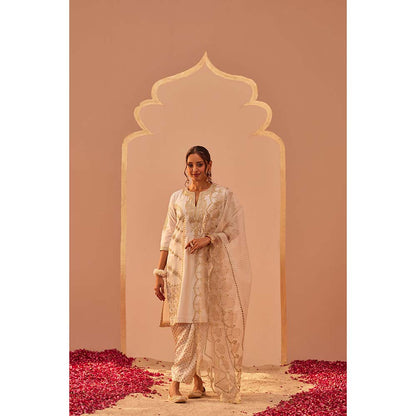 Sheetal Batra Daisy Ivory Kurta With Salwar And Dupatta (Set of 3)