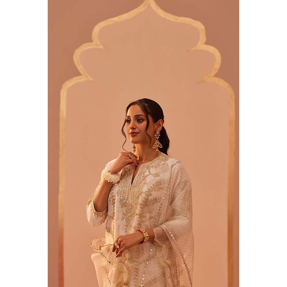 Sheetal Batra Daisy Ivory Kurta With Salwar And Dupatta (Set of 3)