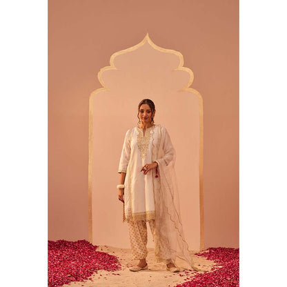 Sheetal Batra Daisy Ivory Kurta With Salwar And Dupatta (Set of 3)