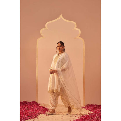 Sheetal Batra Daisy Ivory Kurta With Salwar And Dupatta (Set of 3)