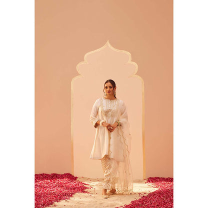 Sheetal Batra Daisy Ivory Kurta With Salwar And Dupatta (Set of 3)