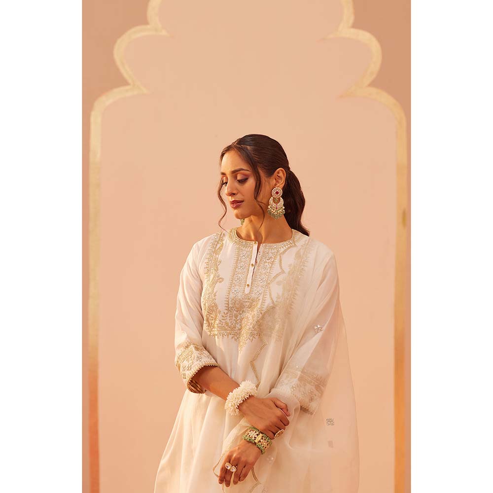 Sheetal Batra Daisy Ivory Kurta With Salwar And Dupatta (Set of 3)