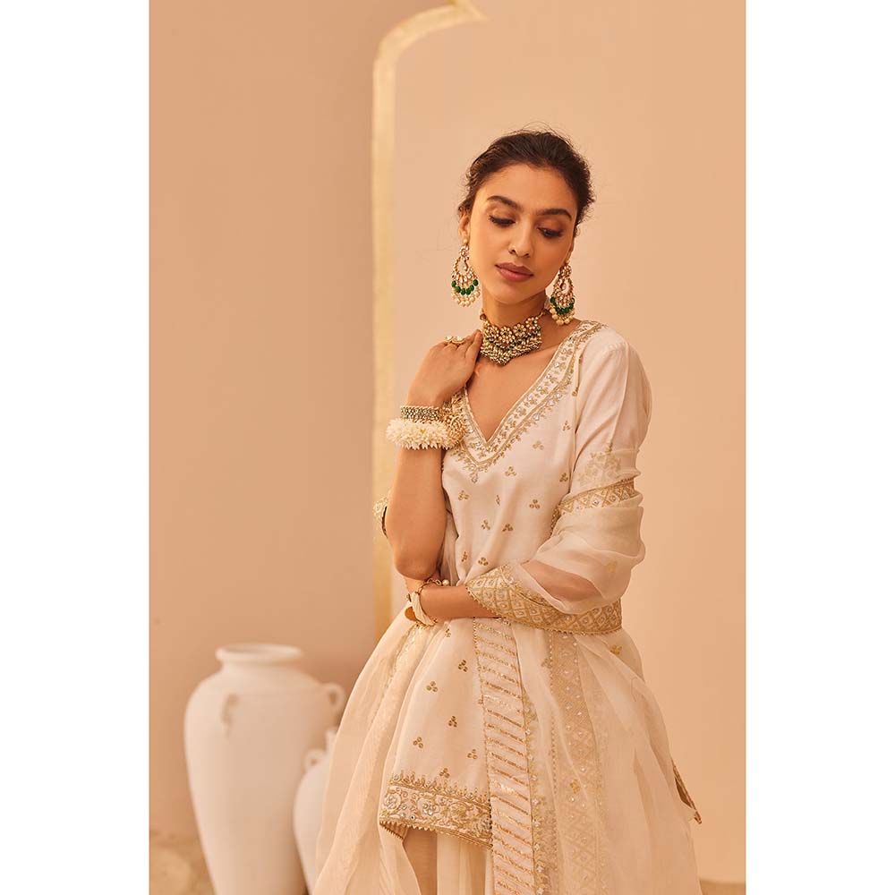 Sheetal Batra Ivory Faiza Kurta With Lehenga And Dupatta (Set of 3)
