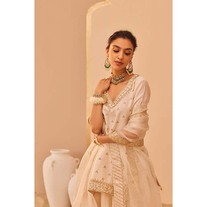 Sheetal Batra Ivory Faiza Kurta With Lehenga And Dupatta (Set of 3)