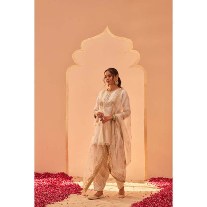 Sheetal Batra Daisy Ivory Kurta With Salwar And Dupatta (Set of 3)