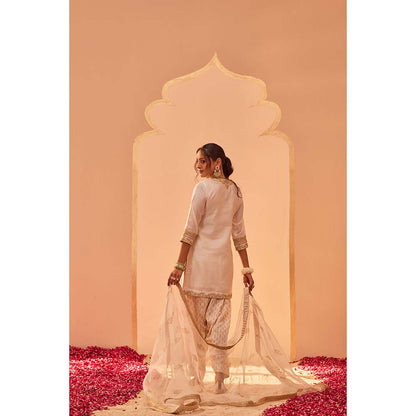 Sheetal Batra Daisy Ivory Kurta With Salwar And Dupatta (Set of 3)