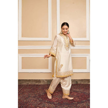 Sheetal Batra Daisy Ivory Kurta With Salwar And Dupatta (Set of 3)