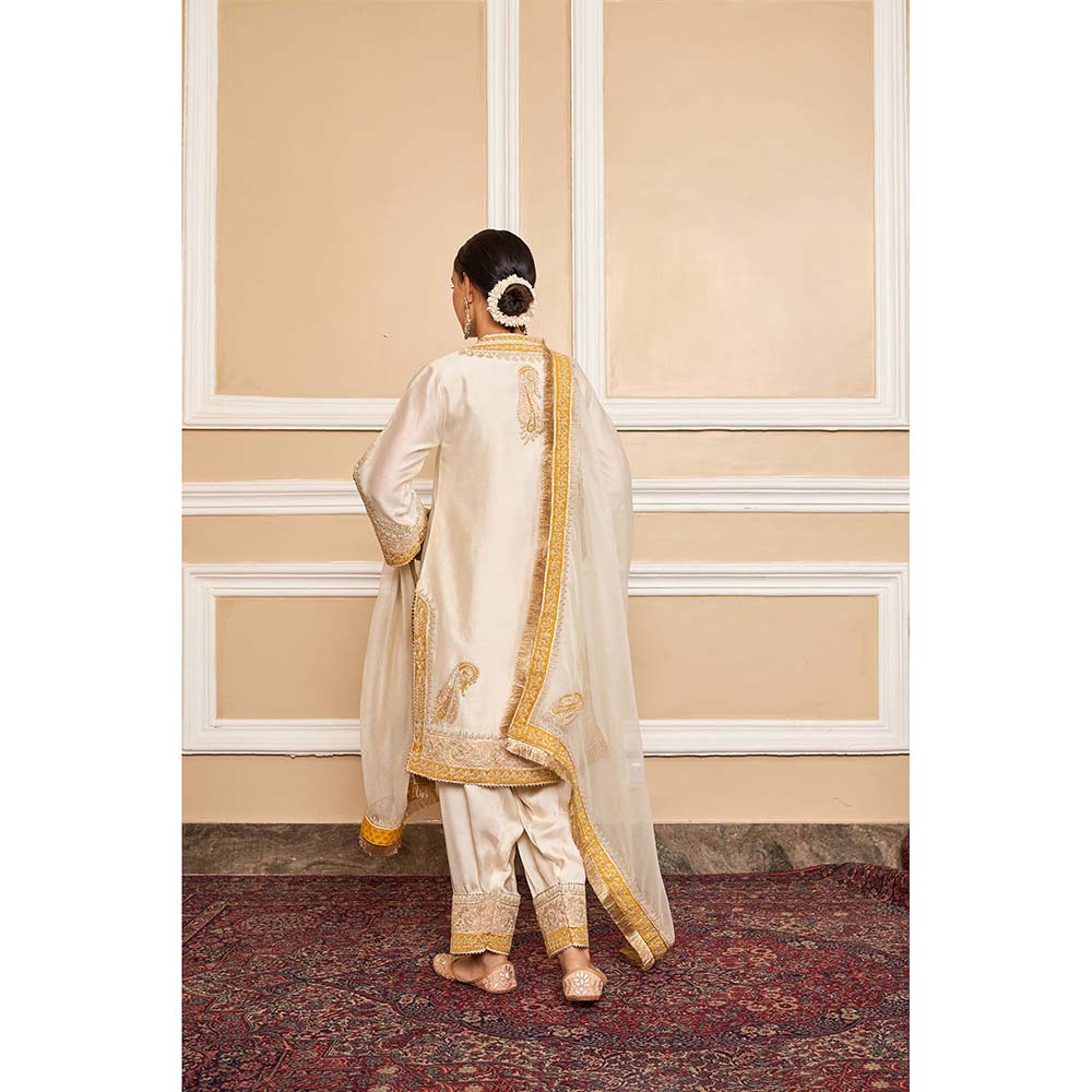 Sheetal Batra Daisy Ivory Kurta With Salwar And Dupatta (Set of 3)