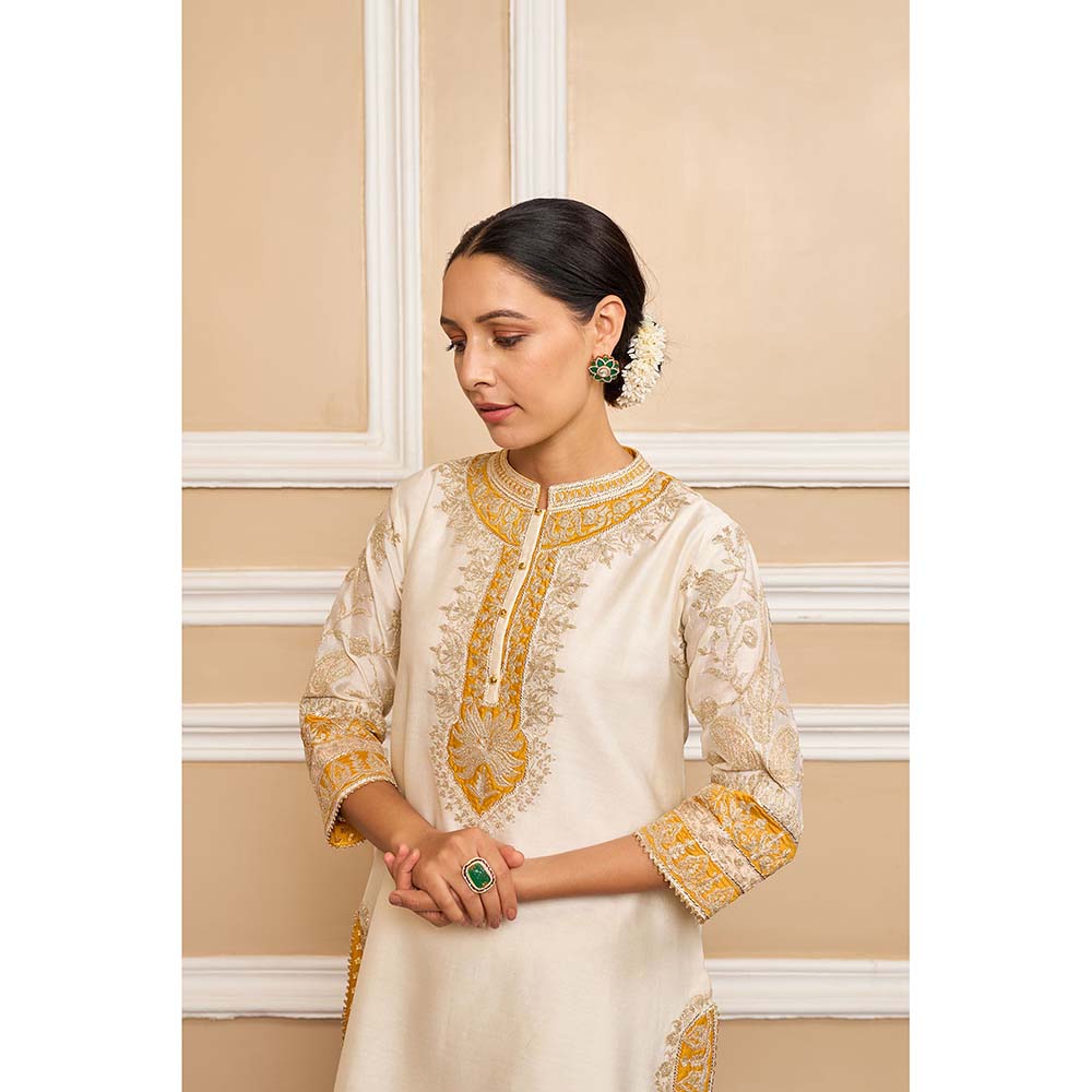 Sheetal Batra Daisy Ivory Kurta With Salwar And Dupatta (Set of 3)
