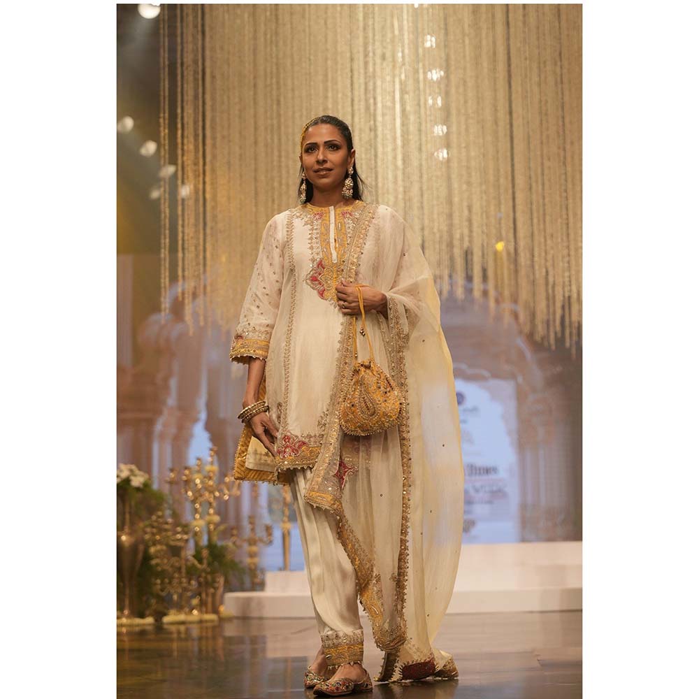 Sheetal Batra Ziana Daisy Ivory Short Straight Kurta with Salwar and Dupatta (Set of 3)