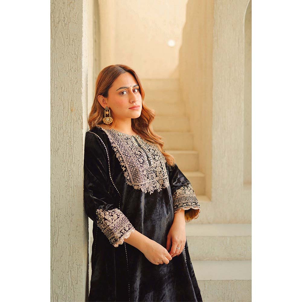 Sheetal Batra Black Nisreen Short Kalidaar Kurta with Salwar (Set of 2)