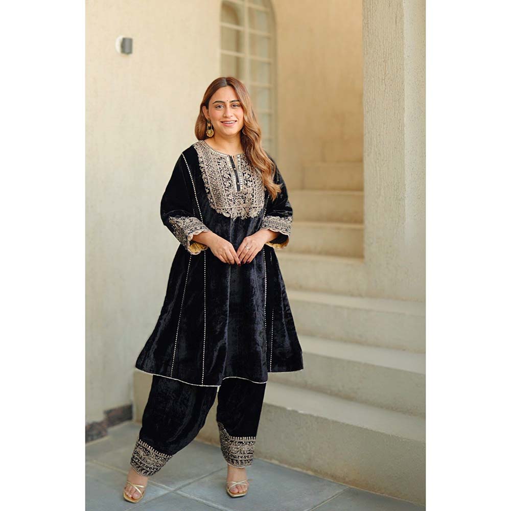 Sheetal Batra Black Nisreen Short Kalidaar Kurta with Salwar (Set of 2)