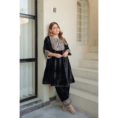 Sheetal Batra Black Nisreen Short Kalidaar Kurta with Salwar (Set of 2)