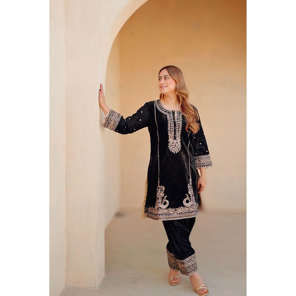 Sheetal Batra Black Ayat Short Kurta with Salwar (Set of 2)