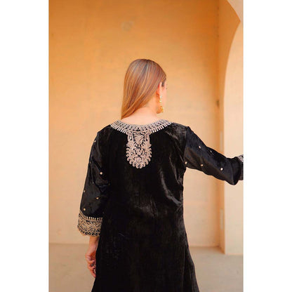 Sheetal Batra Black Ayat Short Kurta with Salwar (Set of 2)