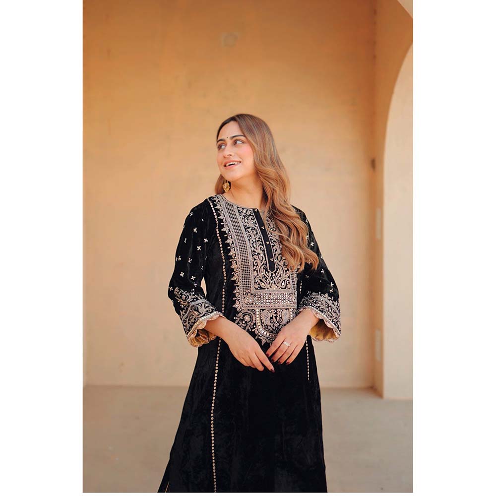 Sheetal Batra Black Marya Long ALine Kurta with Salwar (Set of 2)