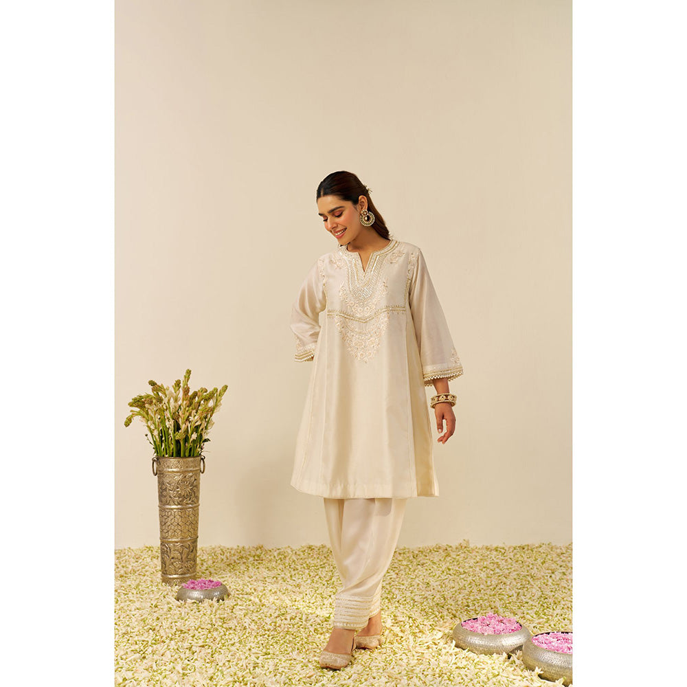 Sheetal Batra Ivory Aiza Short Kurta with Salwar and Dupatta (Set of 3)