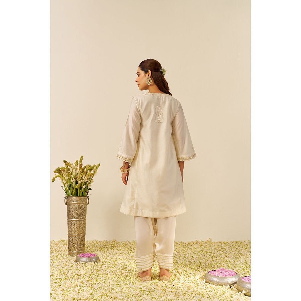 Sheetal Batra Ivory Aiza Short Kurta with Salwar and Dupatta (Set of 3)