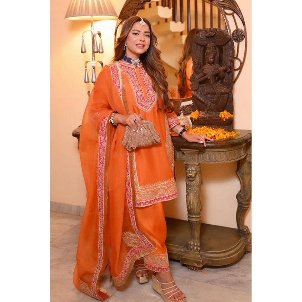 Sheetal Batra Chandni Girdhar In Naayaab - Orange Short Kurta With Salwar And Dupatta
