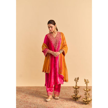 Sheetal Batra Aynaz Pink Embroidered V-Neck Kurta With Salwar and Dupatta