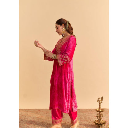 Sheetal Batra Aynaz Pink Embroidered V-Neck Kurta With Salwar and Dupatta