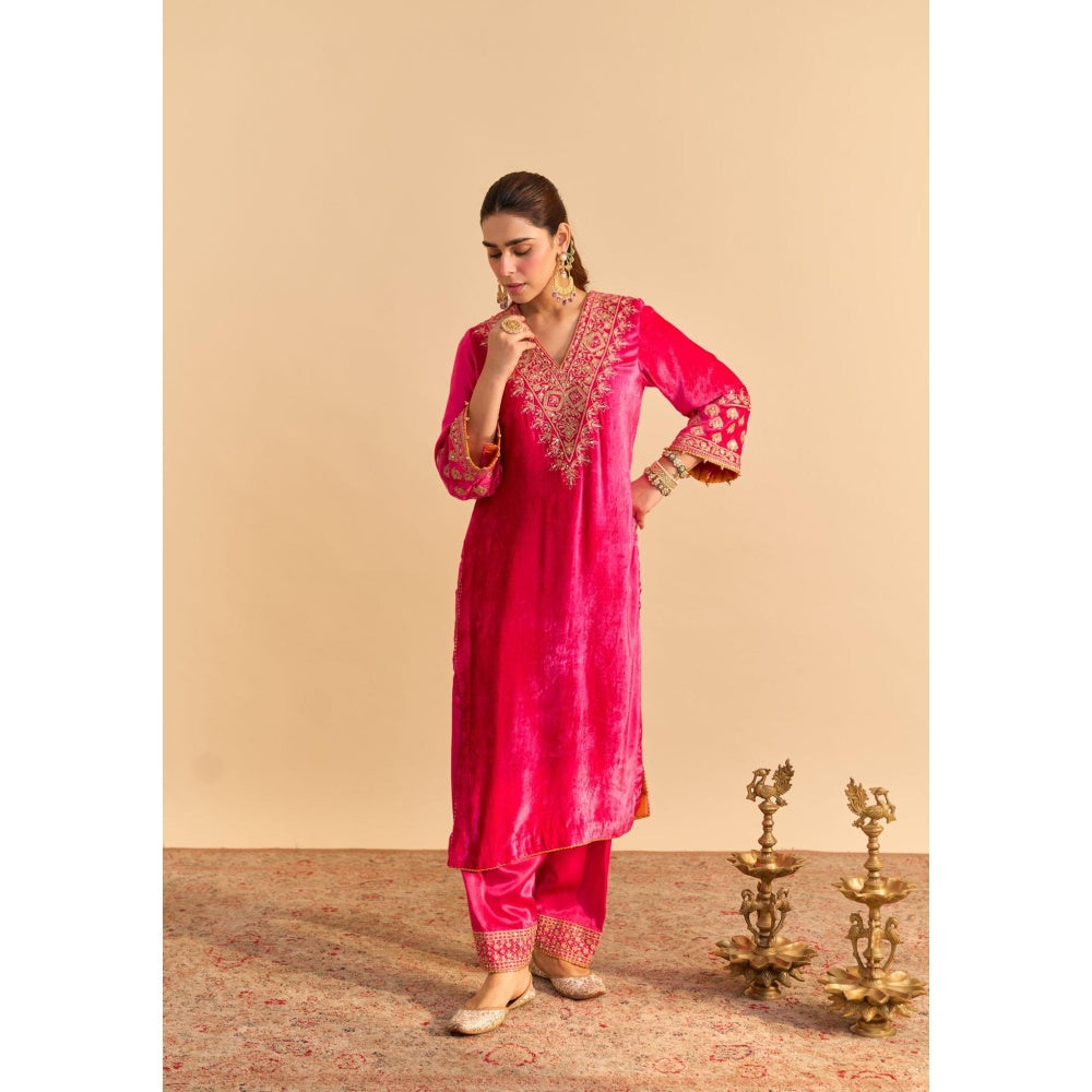 Sheetal Batra Aynaz Pink Embroidered V-Neck Kurta With Salwar and Dupatta